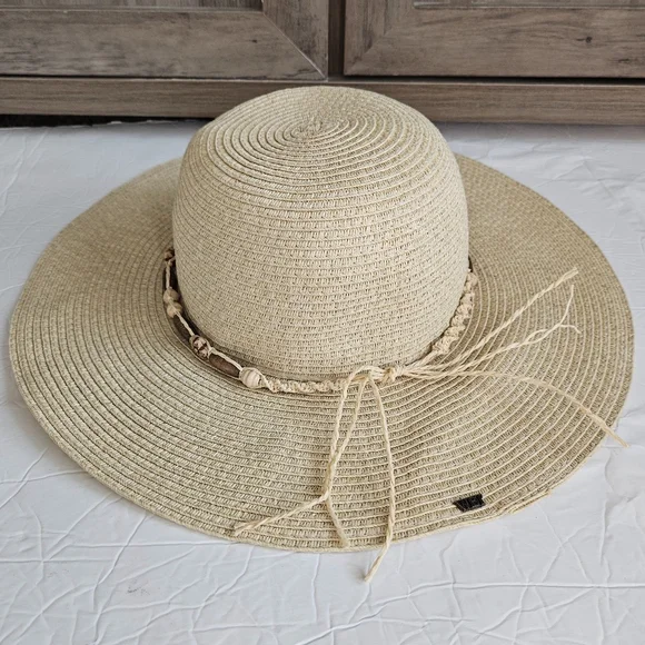 Floppy Beach Hat NWOT Coco + Carmen | Accessories | Nwot Coco Carmen Floppy Beach  main image 3